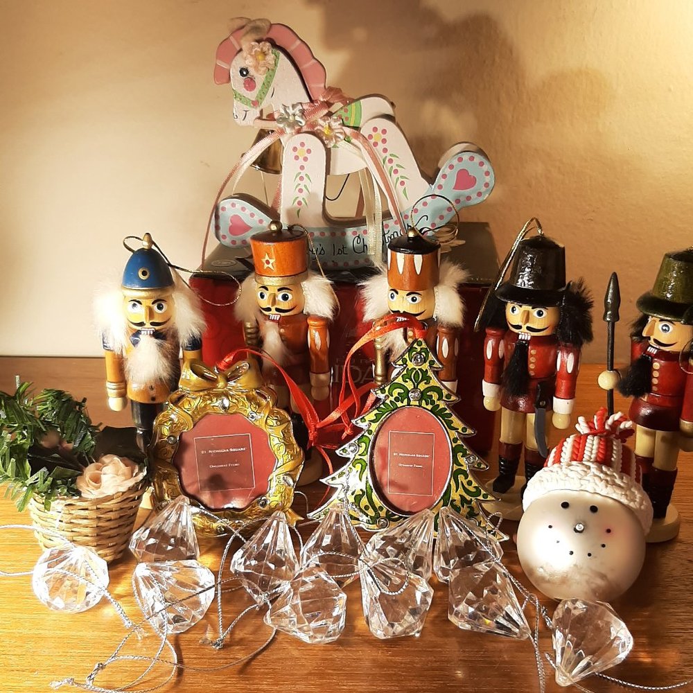 21 Pieces Chrismas Tree Small Ornaments for 1 Price